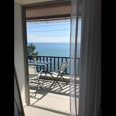 Helena's Seaside House Apartment